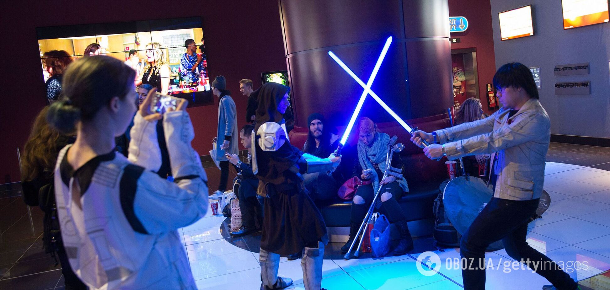 Disney показала рабочий световой меч из 'Звездных войн'. Видео