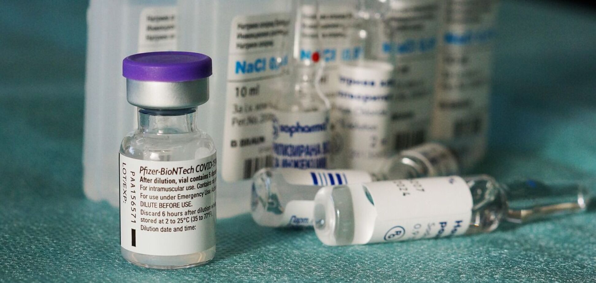 Перша країна світу дозволила вакцинувати дітей препаратом Pfizer