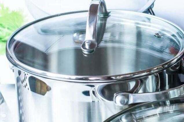 Украинцев предупредили о миграции веществ в кастрюлях: назван производитель