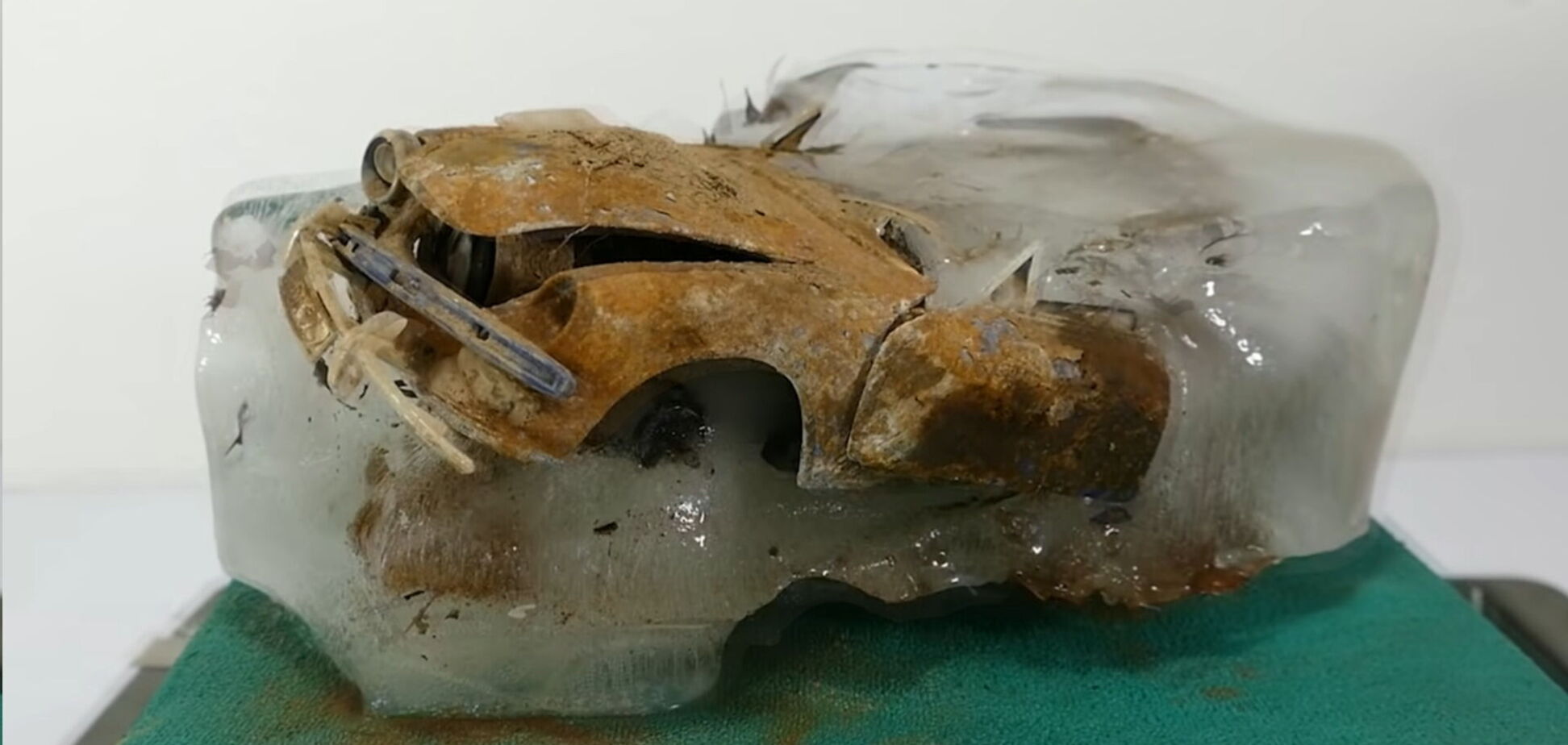 10 іграшкових машин відродили до життя з купи сміття