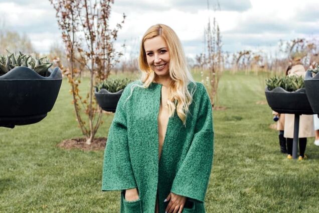 Тоня Матвиенко показала смелый образ с оголенными плечами