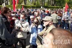 В Киеве сторонники коммунистов набросились на ветерана АТО у Вечного огня. Видео