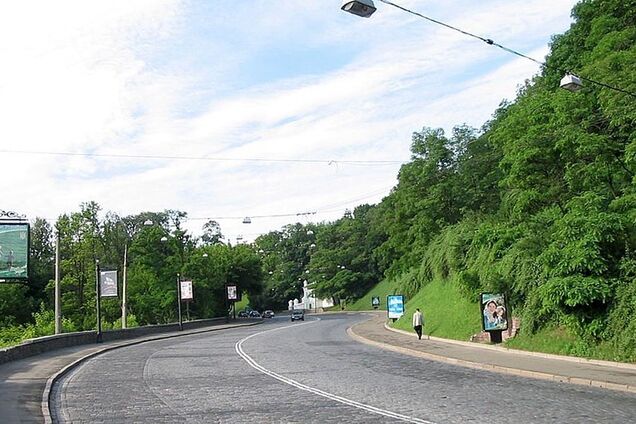 У Києві до кінця липня обмежать рух на Володимирському узвозі: названо причину