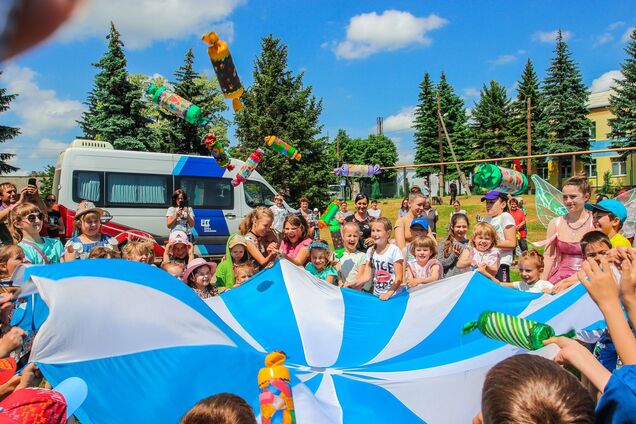 Фонд Бориса Колесникова организовал праздники для детей в Донецкой области