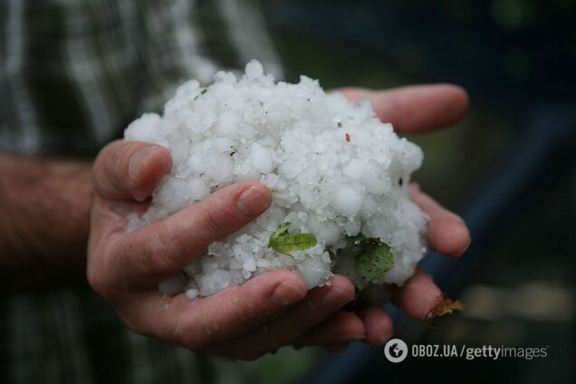 Украину в день затмения накроет дождь с градом: объявлено штормовое предупреждение