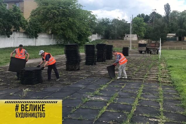 В Очакові на Миколаївщині розпочали реконструкцію стадіону “Артанія”.