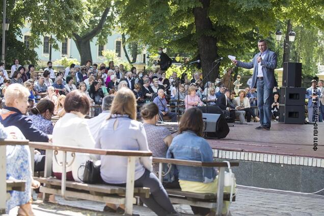 Кличко накануне Дня медицинского работника поздравил столичных медиков