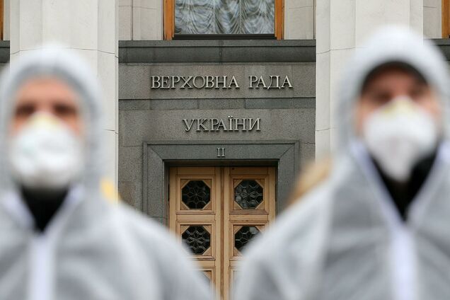 Нардепов начали вакцинировать Pfizer