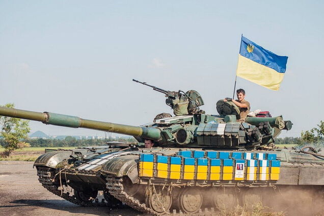 Танки тренировали выход на огневой рубеж и переход в контратаку