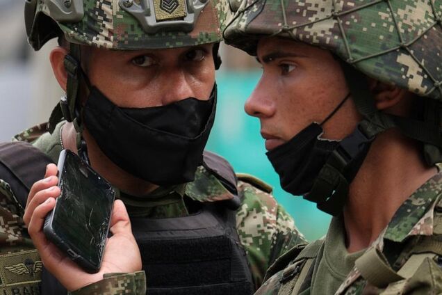 В Колумбии на военной базе взорвалась машина