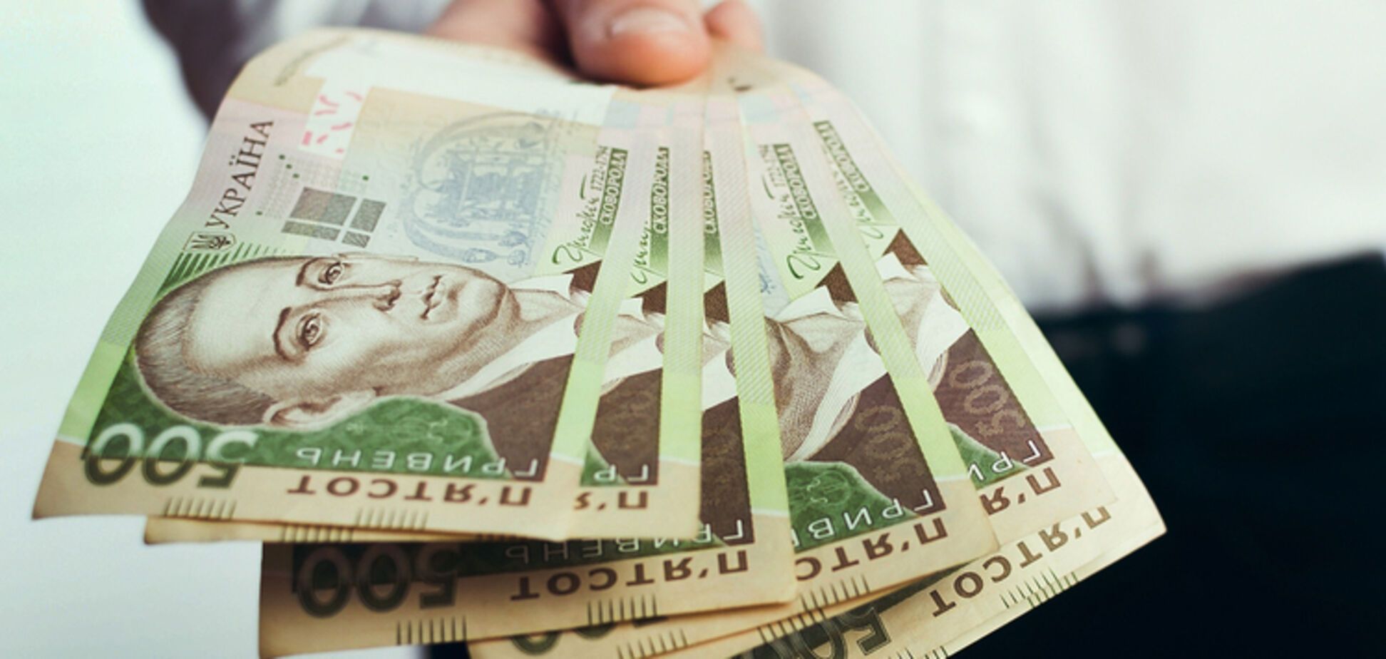 Как вернуть 1 трлн 350 млрд кешевых гривен в банковскую систему Украины?