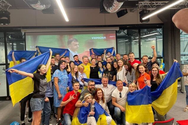 Порошенко показав, як 'ЄС' вболіває за збірну України на Євро-2020. Відео