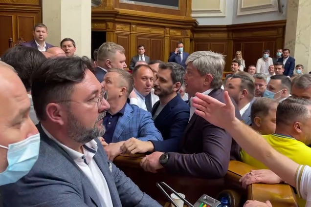 'Слуга' Потураев пожелал расстрела ОПЗЖ