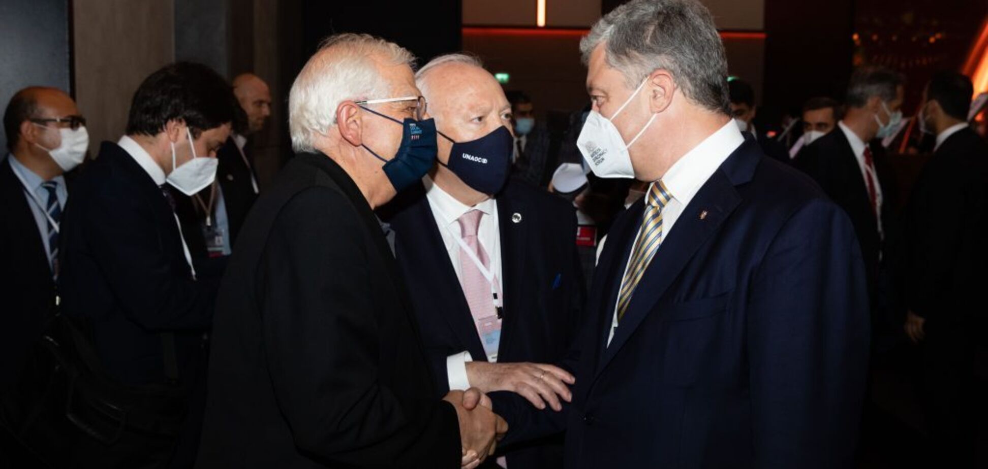 Порошенко із Боррелем обмінялись думками щодо результатів саміту ЄС-США