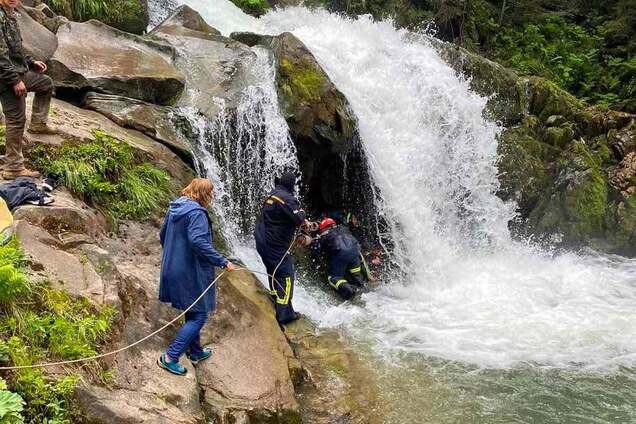 Львівський школяр загинув через селфі на водоспаді під час екскурсії, двоє вчителів у лікарні