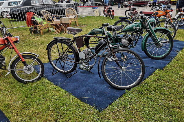 На OldCarLand показали уникальную коллекцию украинской веломототехники