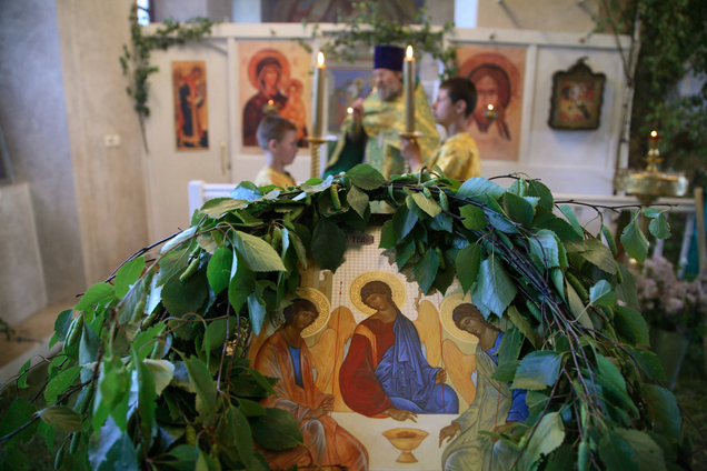 На Троицу в храмах проходит одно из самых торжественных богослужений года