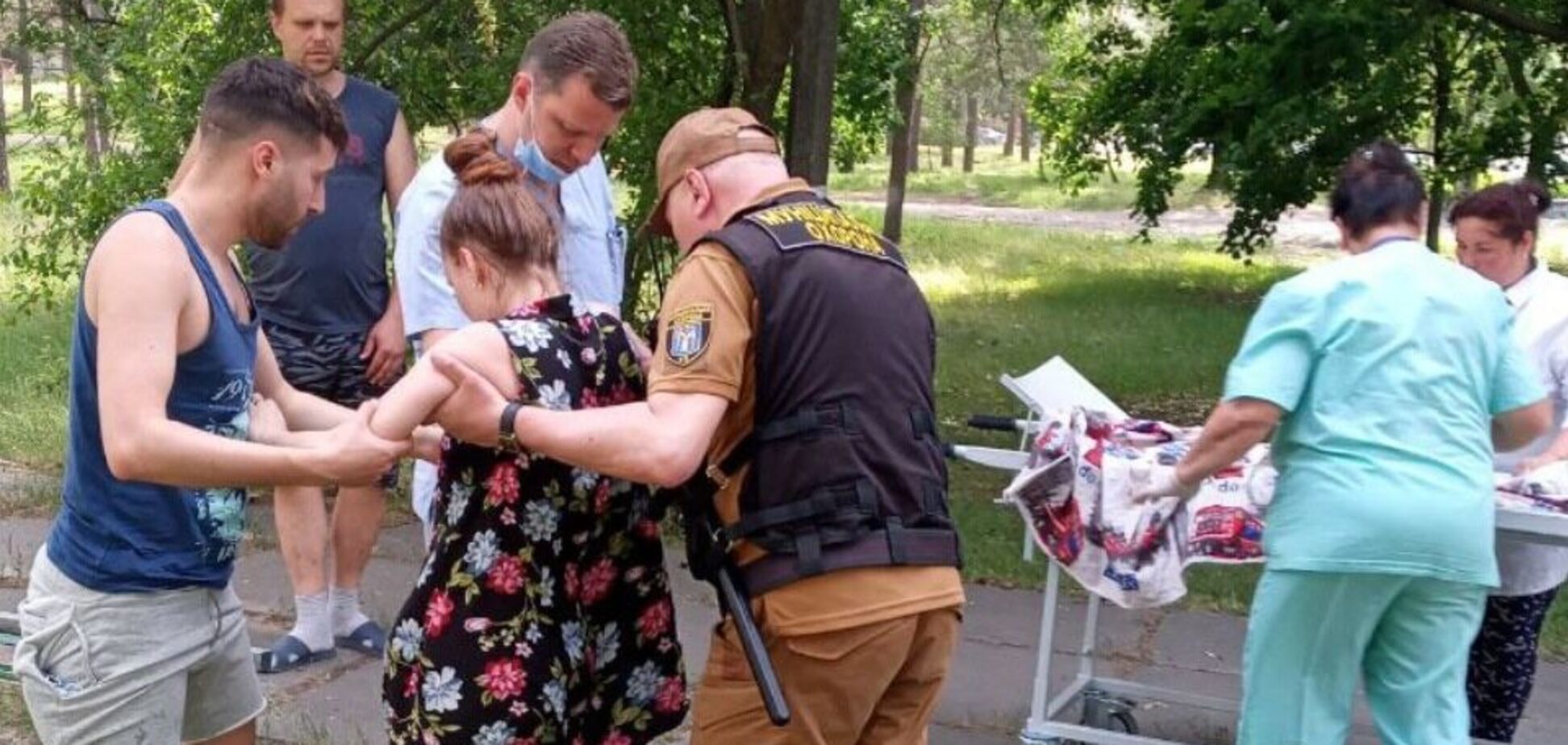 У Києві вагітна жінка знепритомніла в парку через спеку