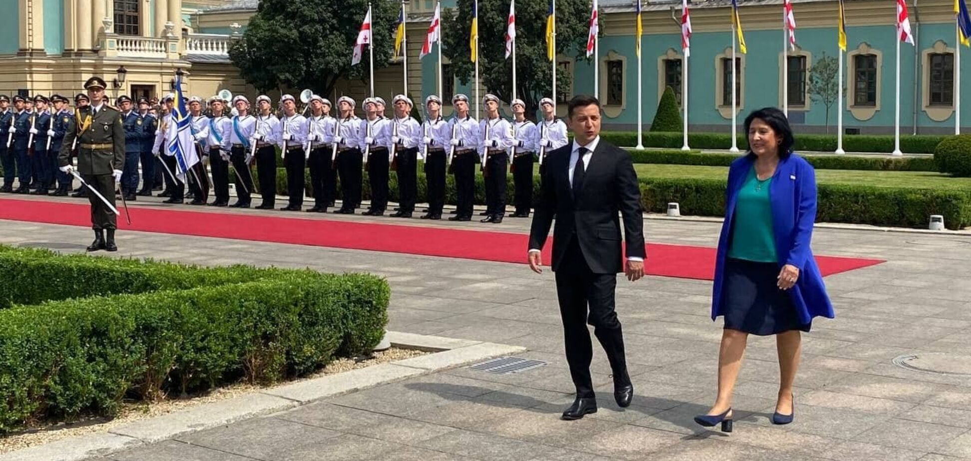 Саломе Зурабишвили поприветствовала почетный караул словами 'Слава Украине'