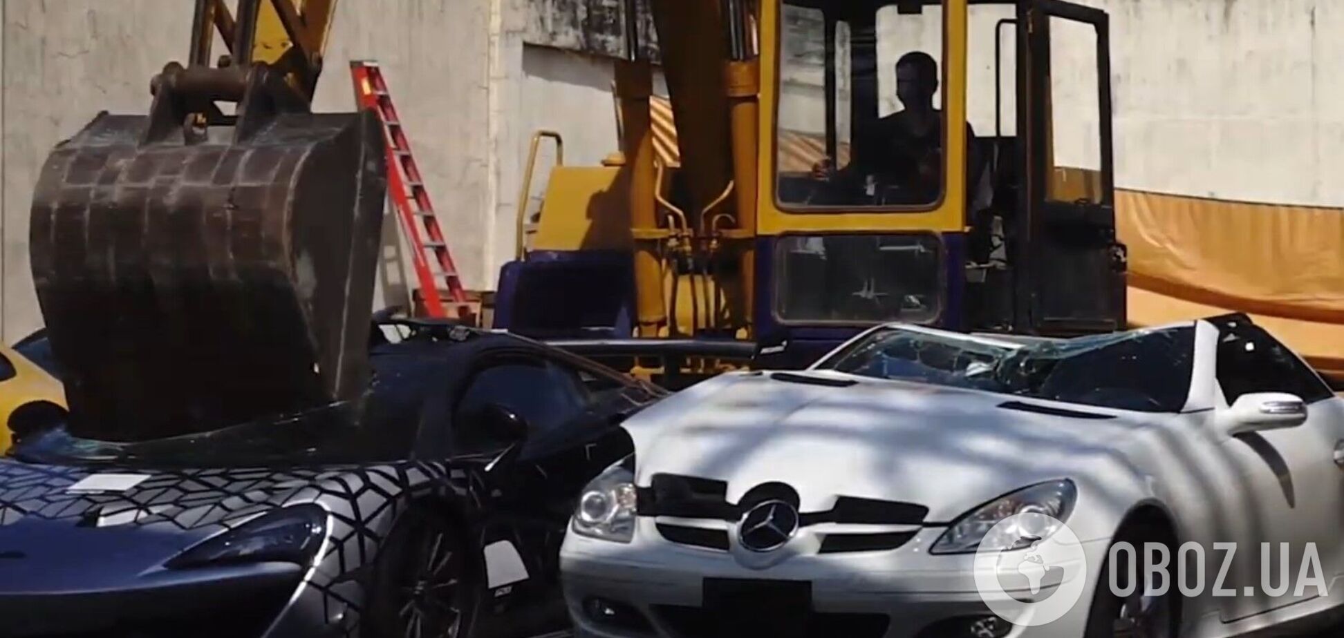 На Филиппинах таможенники уничтожили контрабандные автомобили премиум-класса на $ 58 млн. Видео 'казни' машин