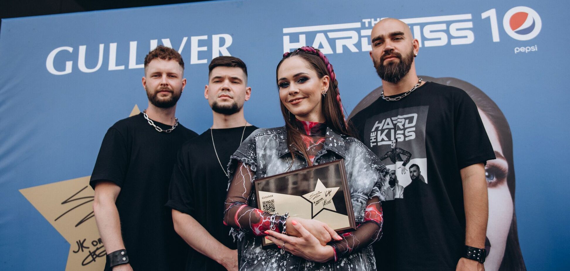 В Киеве открыли звезду в честь группы The Hardkiss