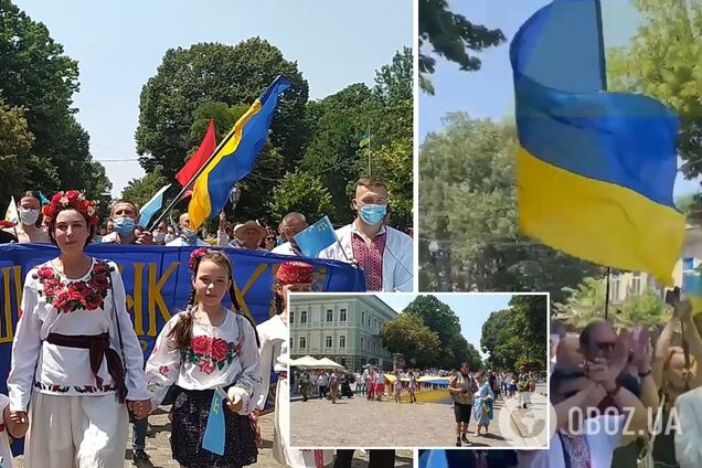 Одесити вийшли на марш у вишиванках