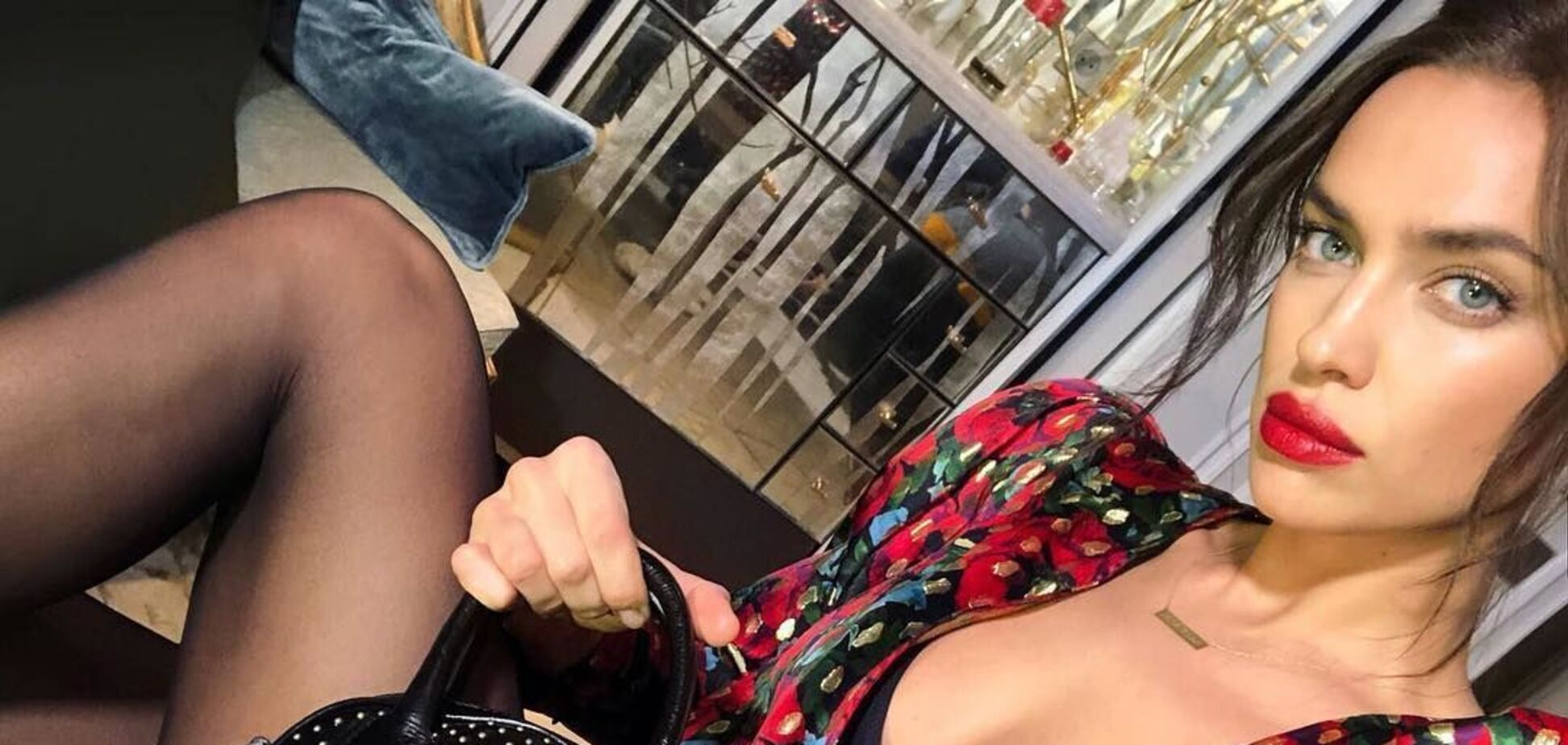 Ирина Шейк покрасовалась топлес в сексуальной съемке. Фото