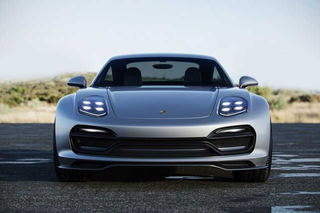 Незалежні дизайнери створили сучасну версію Porsche 928. Відео