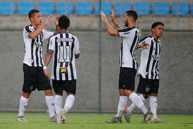 Игроки 'Сантоса' празднуют гол