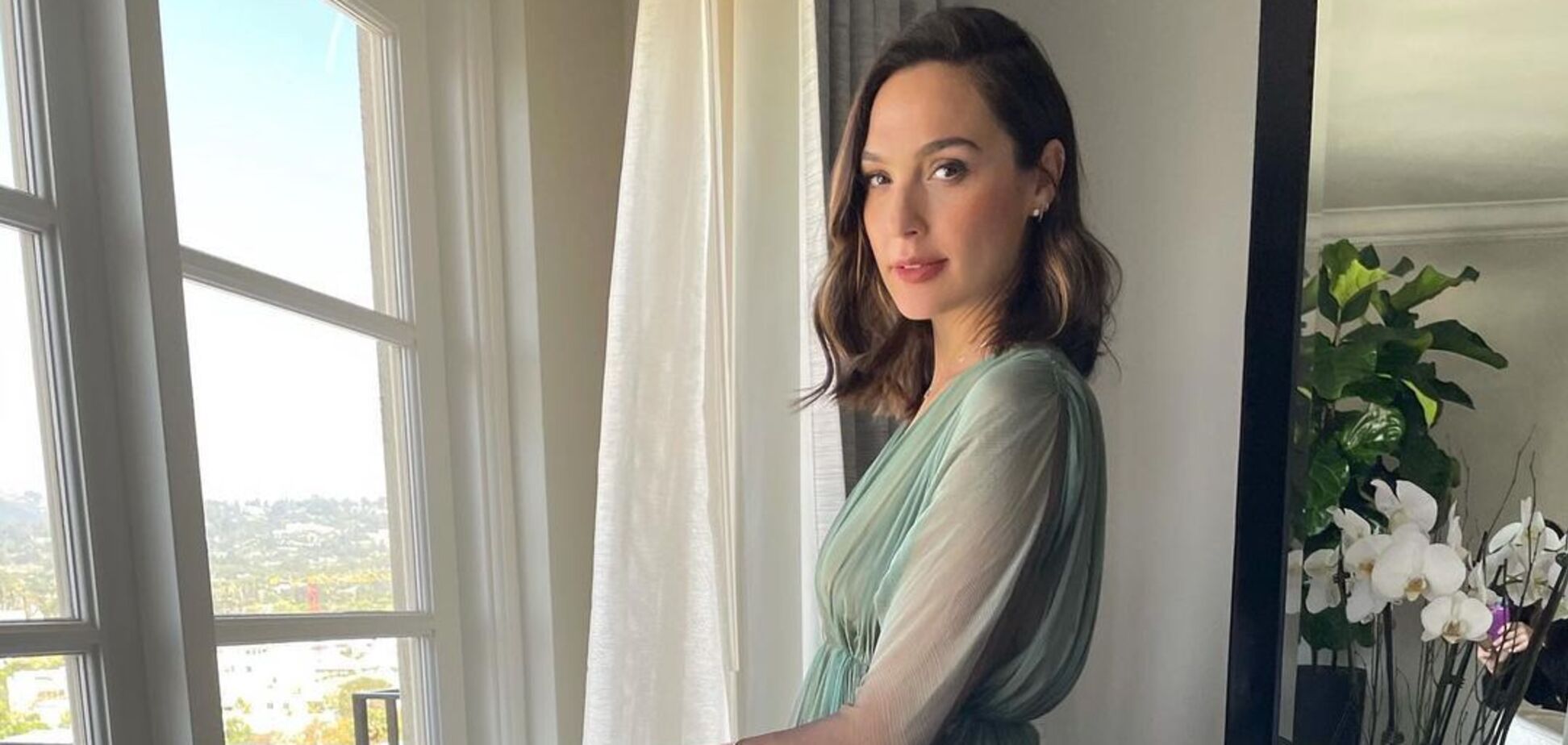 Звезда 'Чудо-женщины' Галь Гадот стала мамой в третий раз. Фото