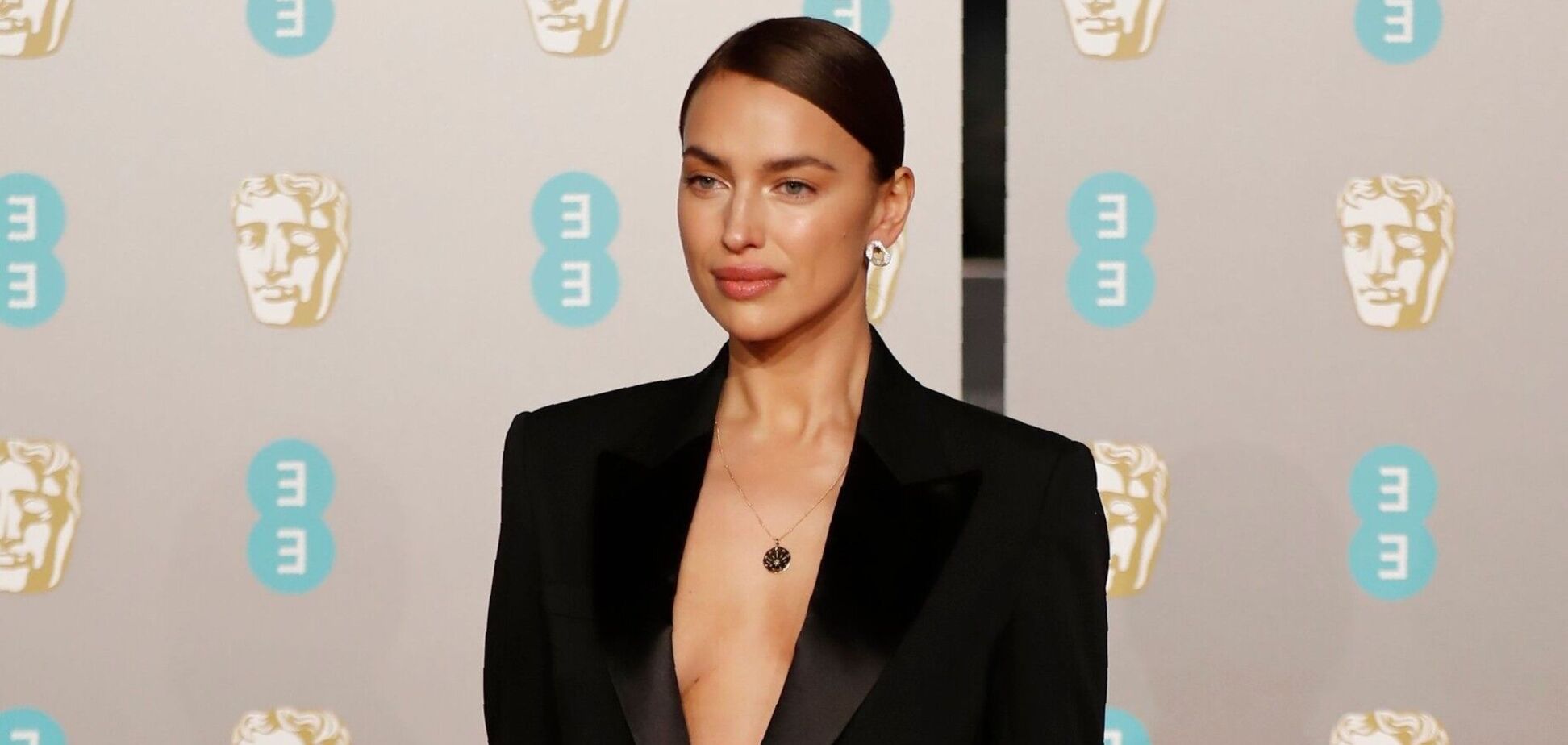 Ирина Шейк засветилась в пиджаке от украинского бренда. Фото