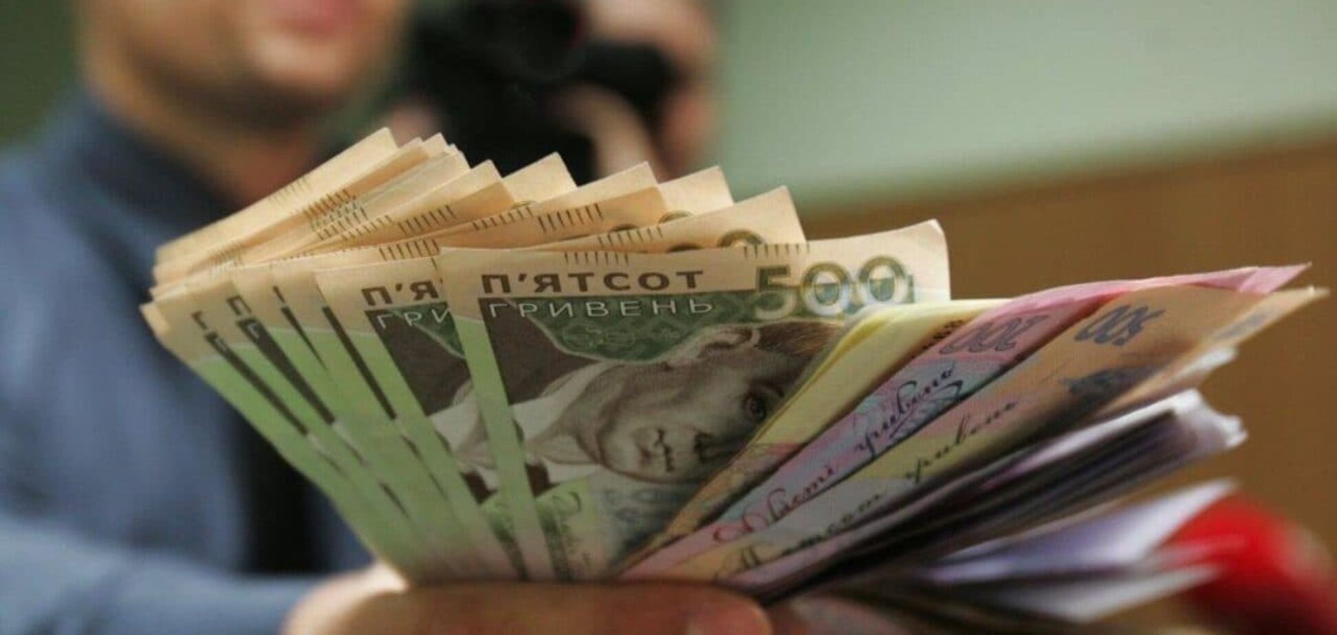 Какую зарплату работодатели предлагали украинцам в мае