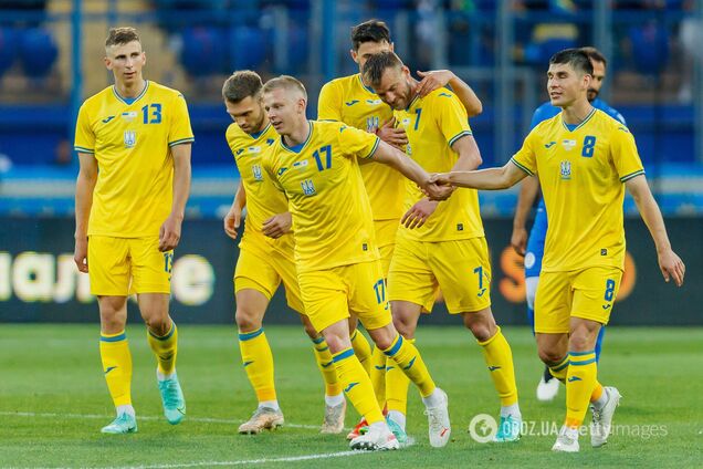 Игроки сборной Украины празднуют гол в ворота Кипра