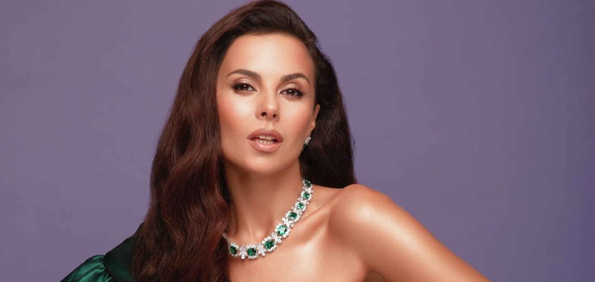 Настя Каменских без макияжа сняла себя на видео в одном кружевном белье