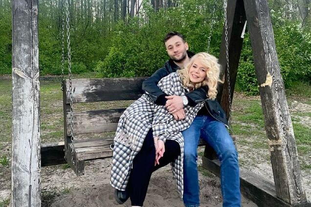 Бойфренд Гросу зізнався в почуттях до співачки і показав поцілунки з нею