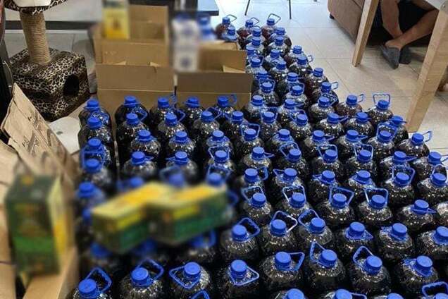 На предприятии НАН Украины изготовили поддельный алкоголь более чем на 1 млн грн