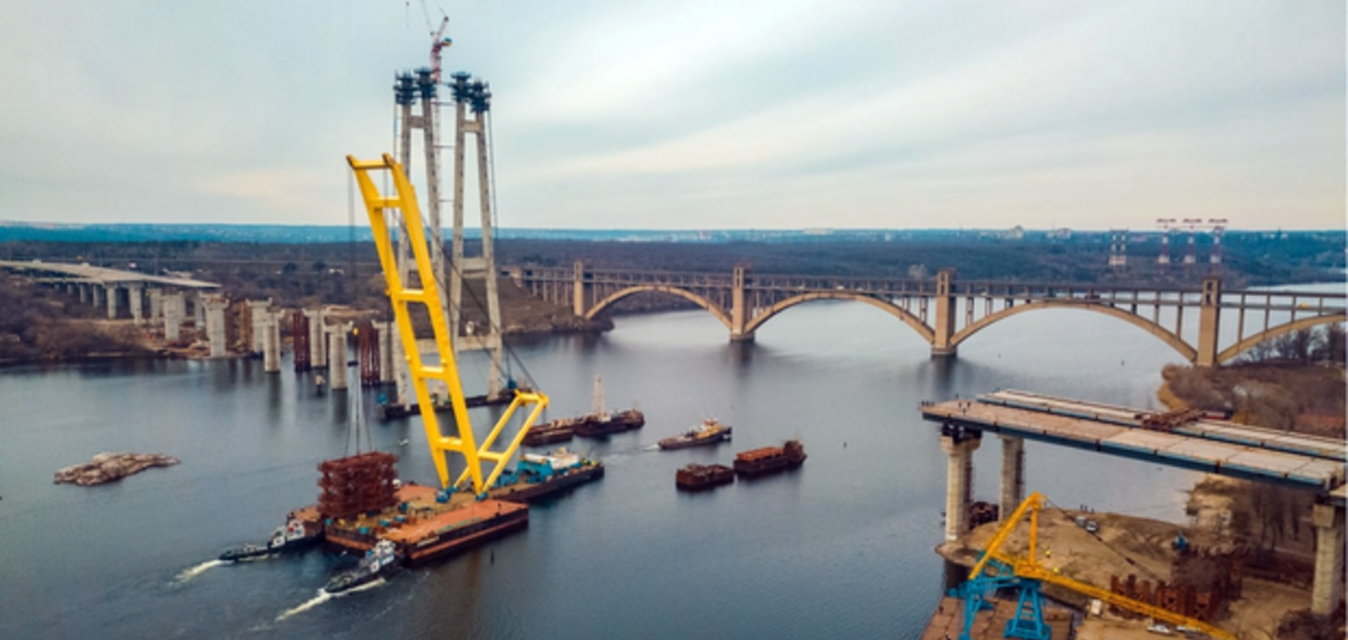 Кран 'Захарий' вернется к строительству Запорожских мостов в течение 7 суток – ОГА