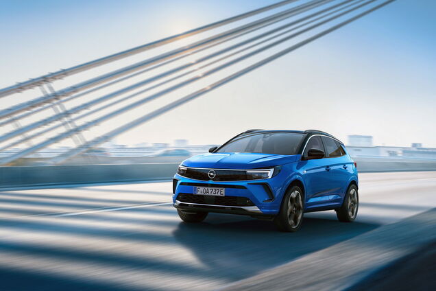 Opel Grandland получил новую внешность и цифровой кокпит