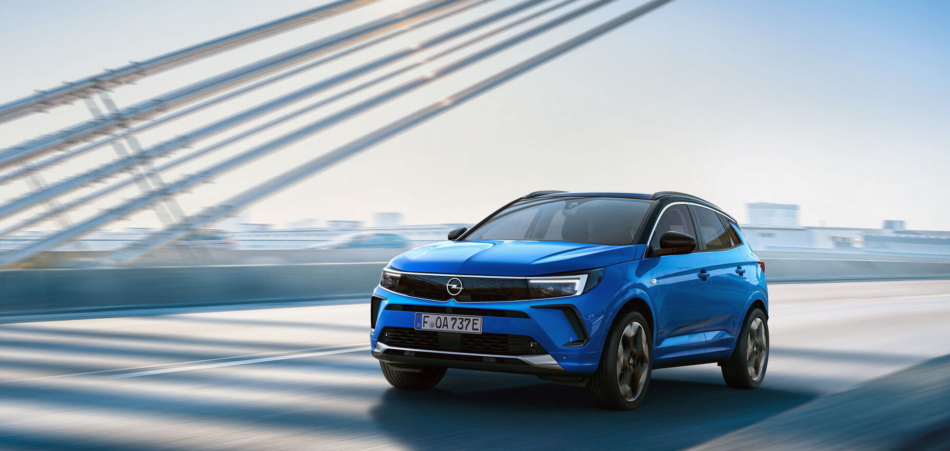 Opel Grandland получил новую внешность и цифровой кокпит