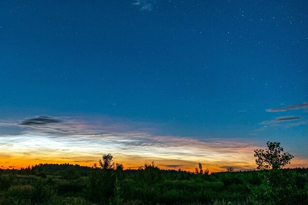 На Киевщине заметили серебристые облака: синоптики объяснили причину удивительного явления. Фото