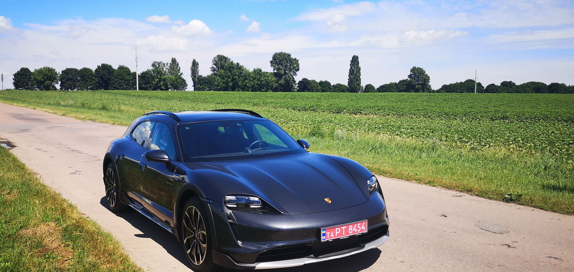 Porsche Taycan Cross Turismo поповнив сімейство електромобілів в Україні