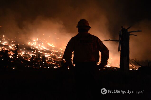 В Калифорнии вспыхнули мощные лесные пожары, власти срочно эвакуировали около 3 тысяч человек