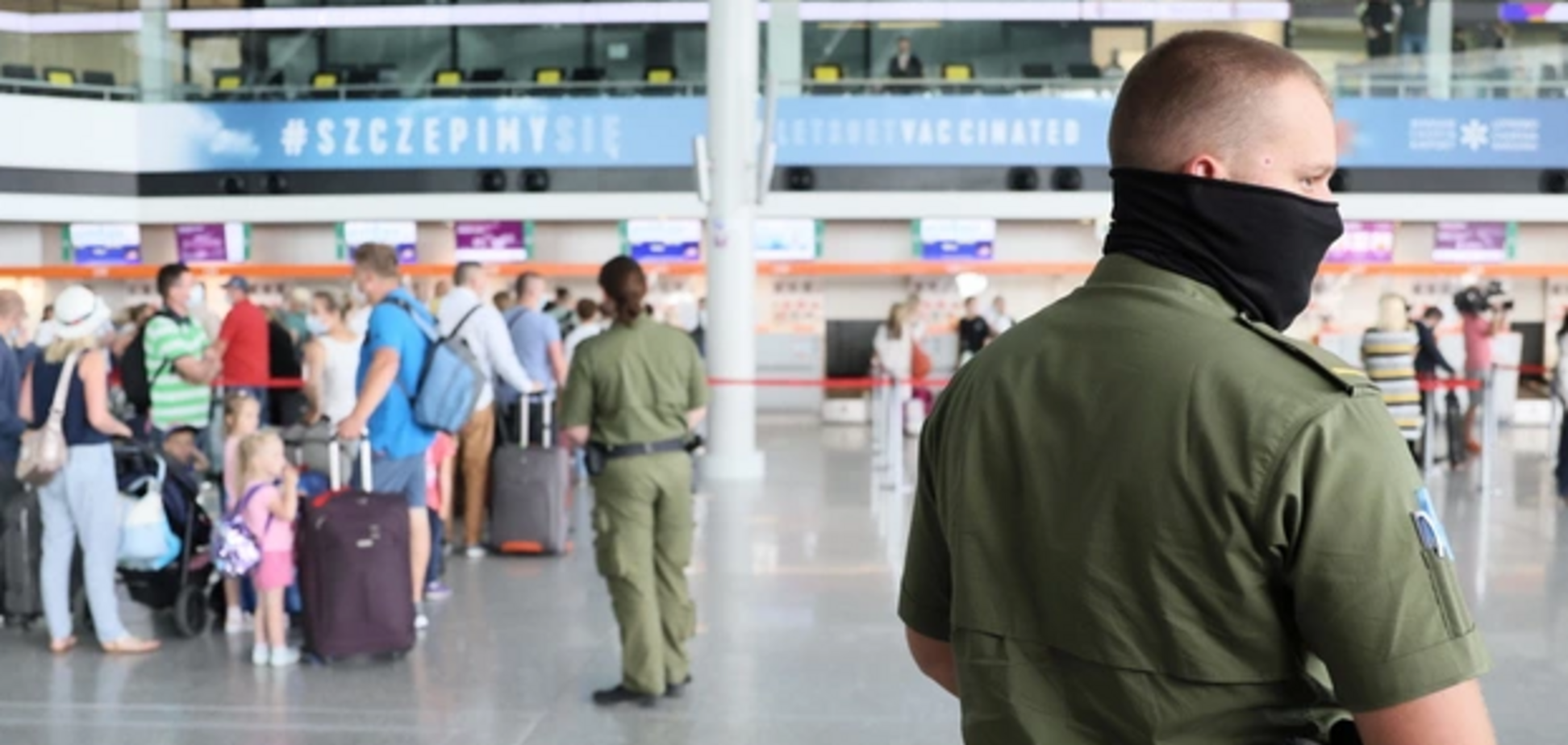 В Польше посла Эстонии не пустили на борт самолета из-за маски