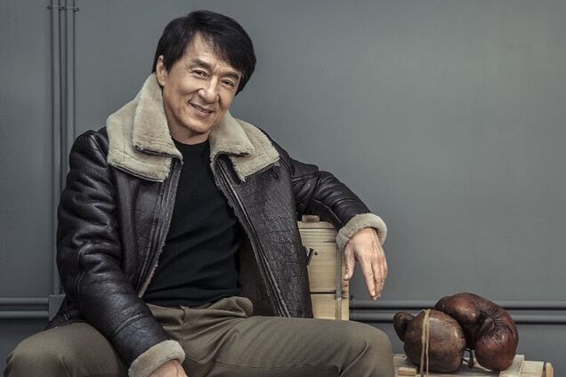 Джеки Чан хочет вступить в Компартию и заявил, что в Китае слишком много свободы