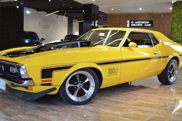 В Киеве заметили редкий суперкар из 70-х. Видео