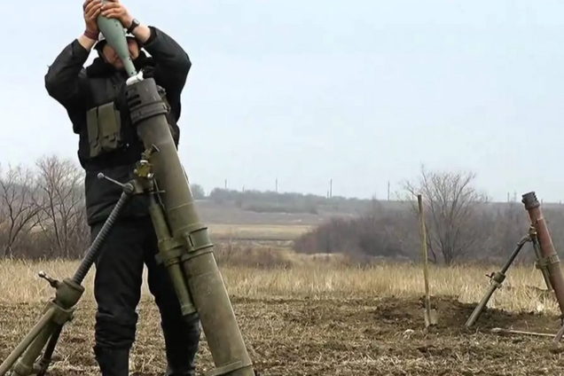 Боевики 'ДНР' обстреляли прифронтовой поселок, люди остались без света. Видео