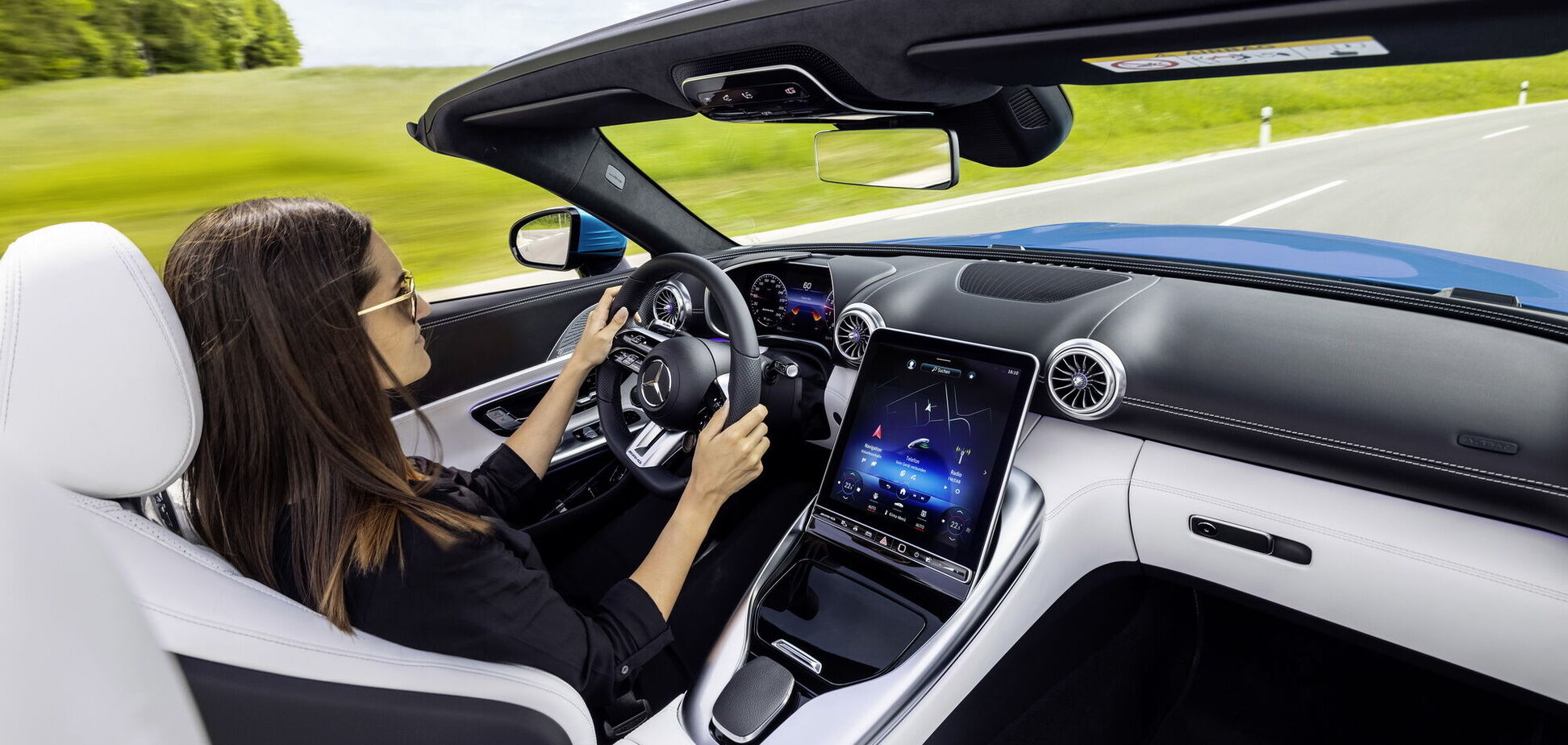 Mercedes-Benz показав інтер'єр кабріолета Mercedes-AMG SL