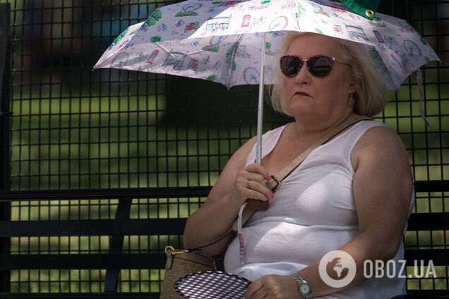 Вода з лимоном і мокрий одяг: лікар сказав, як врятуватися від спеки в Україні