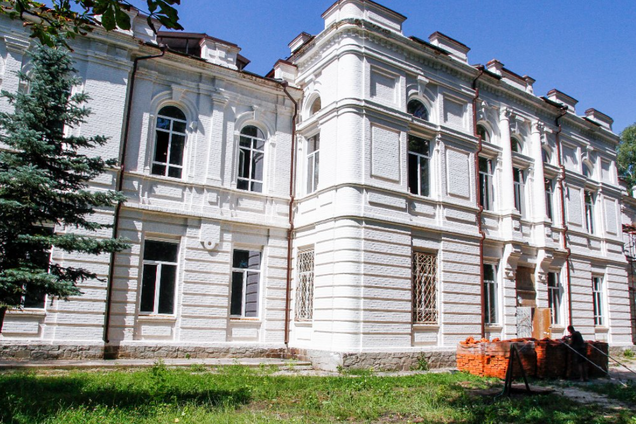 У Миргороді проводять реконструкцію Центру естетичного виховання і Школи мистецтв