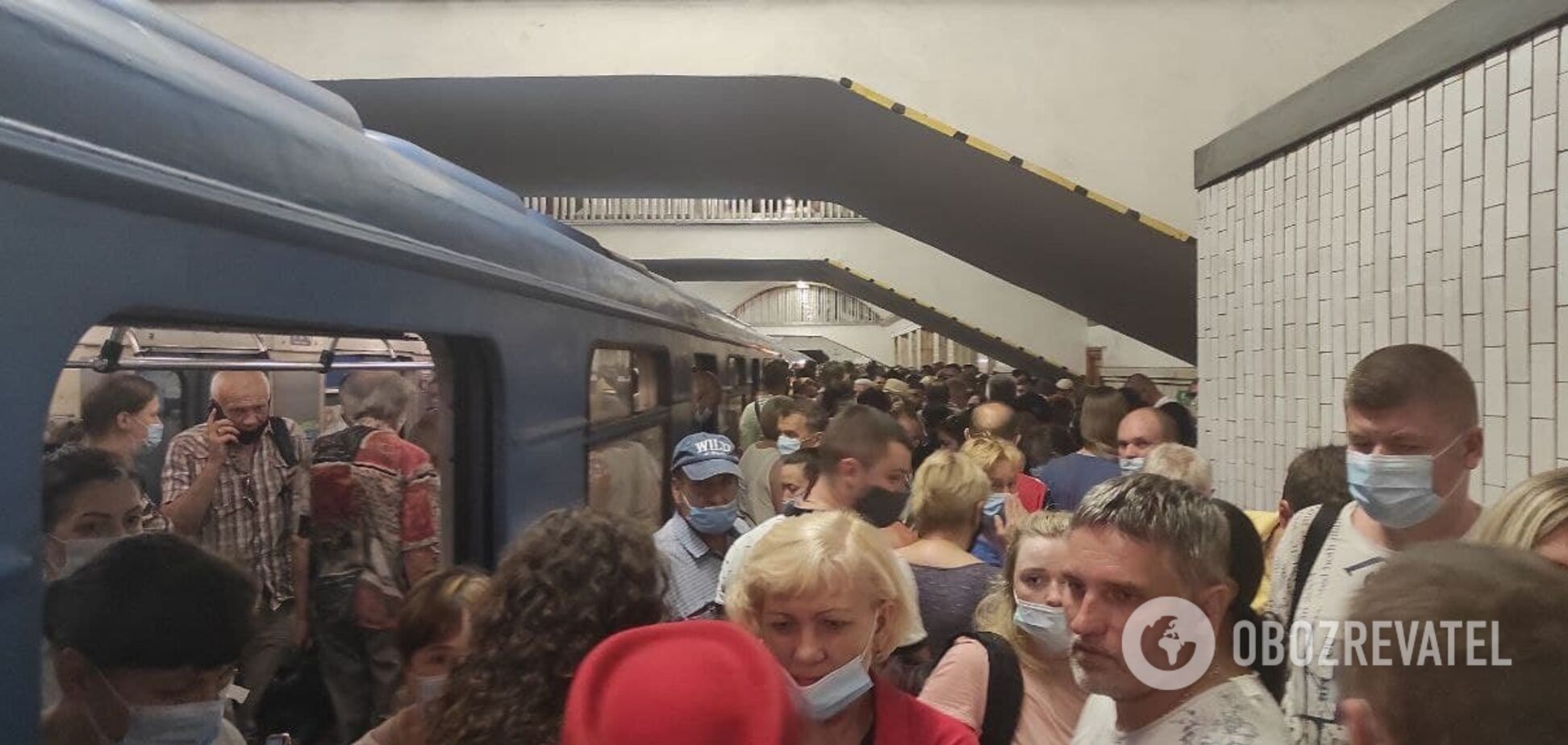 В метро Киева человек погиб под колесами поезда. Фото